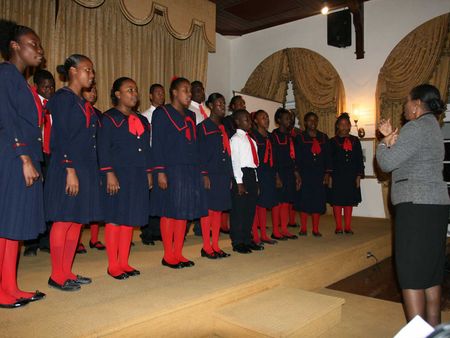 The beautiful voices of the Bahamas National Children&#39;s Choir performed the national anthem.