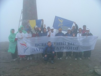 I7366_on the top of Hoverla