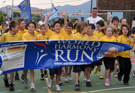 Greece School children run with banner