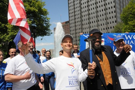 Phil runners share torch at Love park