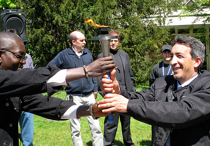 400 employees passed the torch...