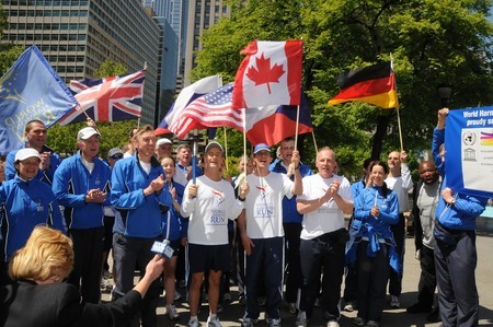phil runners sing world harmnoy run