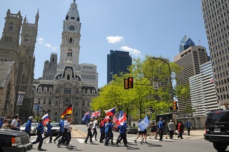 0419b run across from city hall
